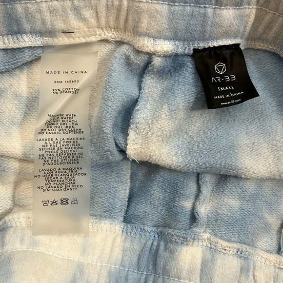 AR-33 Pull On Elastic Waist Blue & White Tie Dye Sweat Shorts - Size Small - Picture 4 of 4